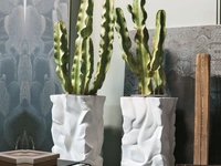 Vaso Stropiccio in ceramica opaca bianco di Adriani e Rossi