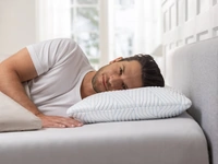 Cuscino ergonomico tradizionale Comfort SmartCool feeling morbido o medio rigido di Tempur