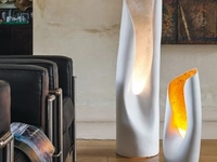 Lampada da terra in ceramica con interno foglia oro o argento Calla di Adriani e Rossi