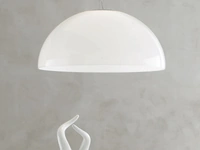 Lampada a sospensione Moon in metacrilato bianco di Adriani e Rossi