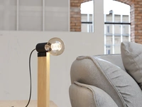 Lampada da tavolo Bailrigg in legno e acciaio di Eglo