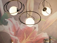 Lampada a sospensione con sfera in vetro con struttura in metallo Bijoux di Tonin Casa