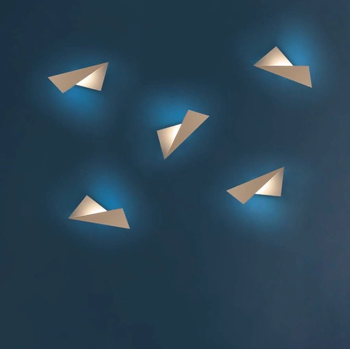 Lampada in sottile lamiera di metallo Kami da parete di Cattaneo