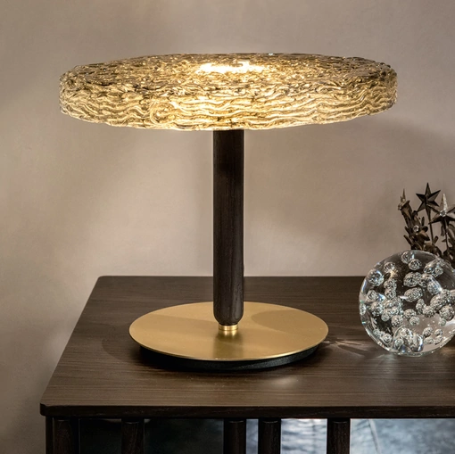 Lampada da tavolo Macrabè in vetro e legno di rovere massello con base in metallo di Tonin Casa