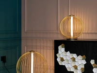 Lampada da tavolo e da terra Mandala dalla forma rotonda realizzata in filo metallico di Tonin Casa