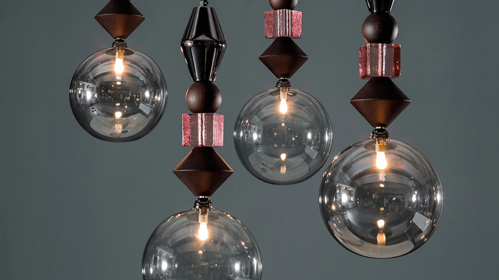 Lampada a sospensione Pandora Light in legno e vetro di Tonin Casa