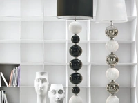 Lampada da terra in tessuto bianco o nero e in ceramica smaltata biancoe platino o nero e platino Pearl Floor di Adriani e Rossi