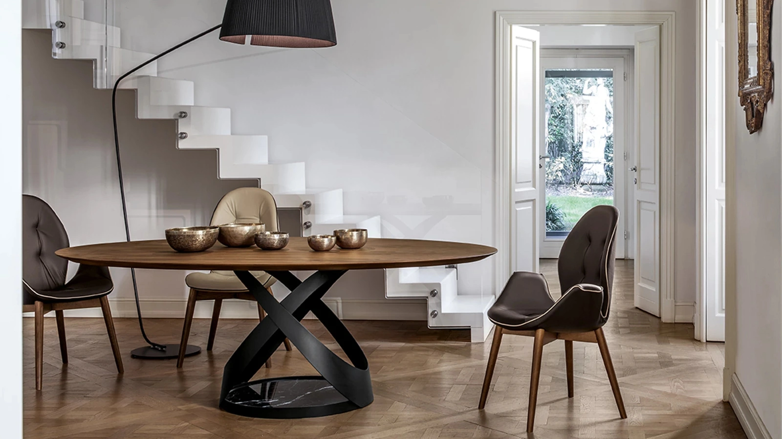 Lampada da terra Rivalto in metallo con paralume in tessuto plissettato di Tonin Casa