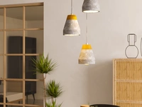 Lampada a sospensione in cemento e legno Tarega di Eglo