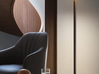 Lampada da terra Willowy in metallo laccato di Le Comfort