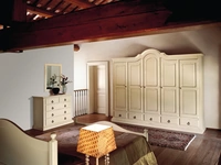 Armadio classico a muro con ante battenti in legno laccato Asso di Tonin Casa