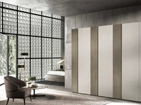 Armadio con ante battenti Bora B365 laccato opaco perla con inserti in nobilitato di Moretti Compact Giorno Notte