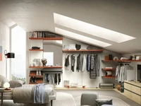 Cabina armadio su misura in rovere miele e laccato corallo Gemini G226 di Moretti Compact Giorno Notte