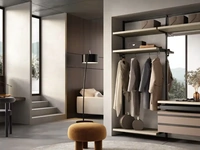 Cabina armadio Orion O421 in frassino cenere e laccato rosa colorado di Moretti Compact Giorno Notte