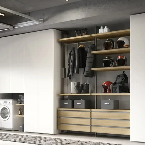 Cabina armadio Virgo V326 tra due armadi con ante battenti di Moretti Compact Giorno Notte