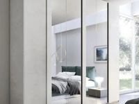 Armadio con ante battenti Quadro Format finitura cemento bianco e specchi centrali di S75