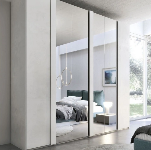 Armadio con ante battenti Quadro Format finitura cemento bianco e specchi centrali di S75