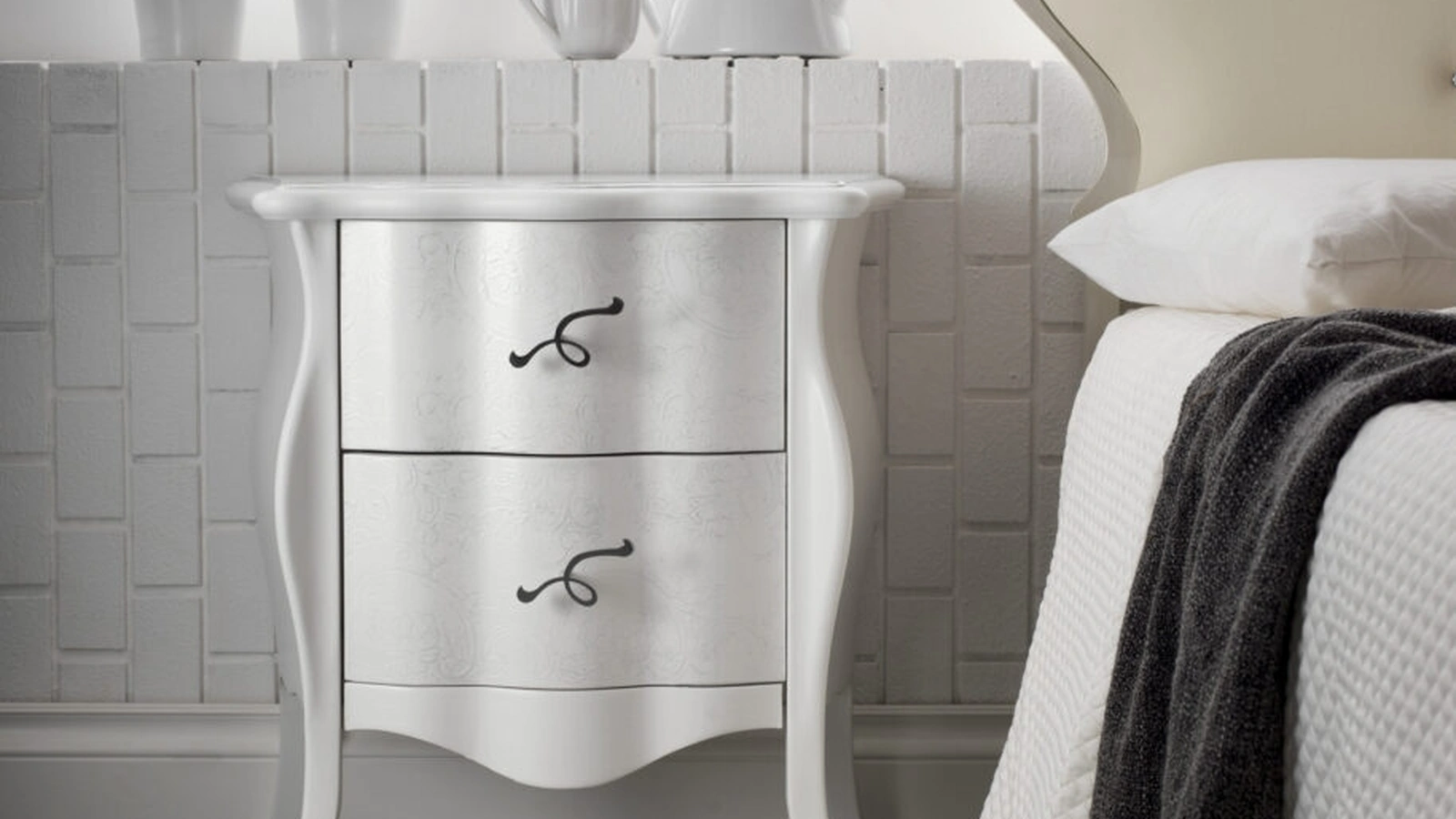 Comodino Afrodite in legno laccato di Florentiabed