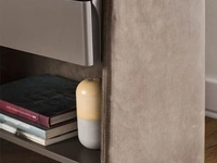 Comodino Chloé in laccato opaco e pelle di Pianca