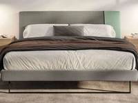 Comodino in rovere nodato Velvet di Spagnol Mobili