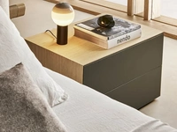 Comodino in laccato opaco e legno Norma di Pianca