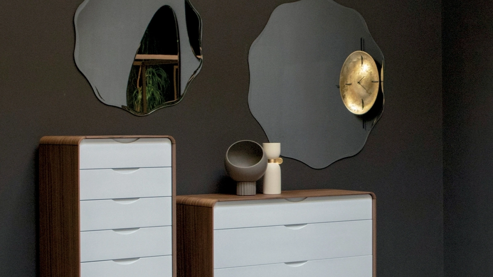 Gruppo Notte Opera in legno con cassetti laccati di Tonin Casa