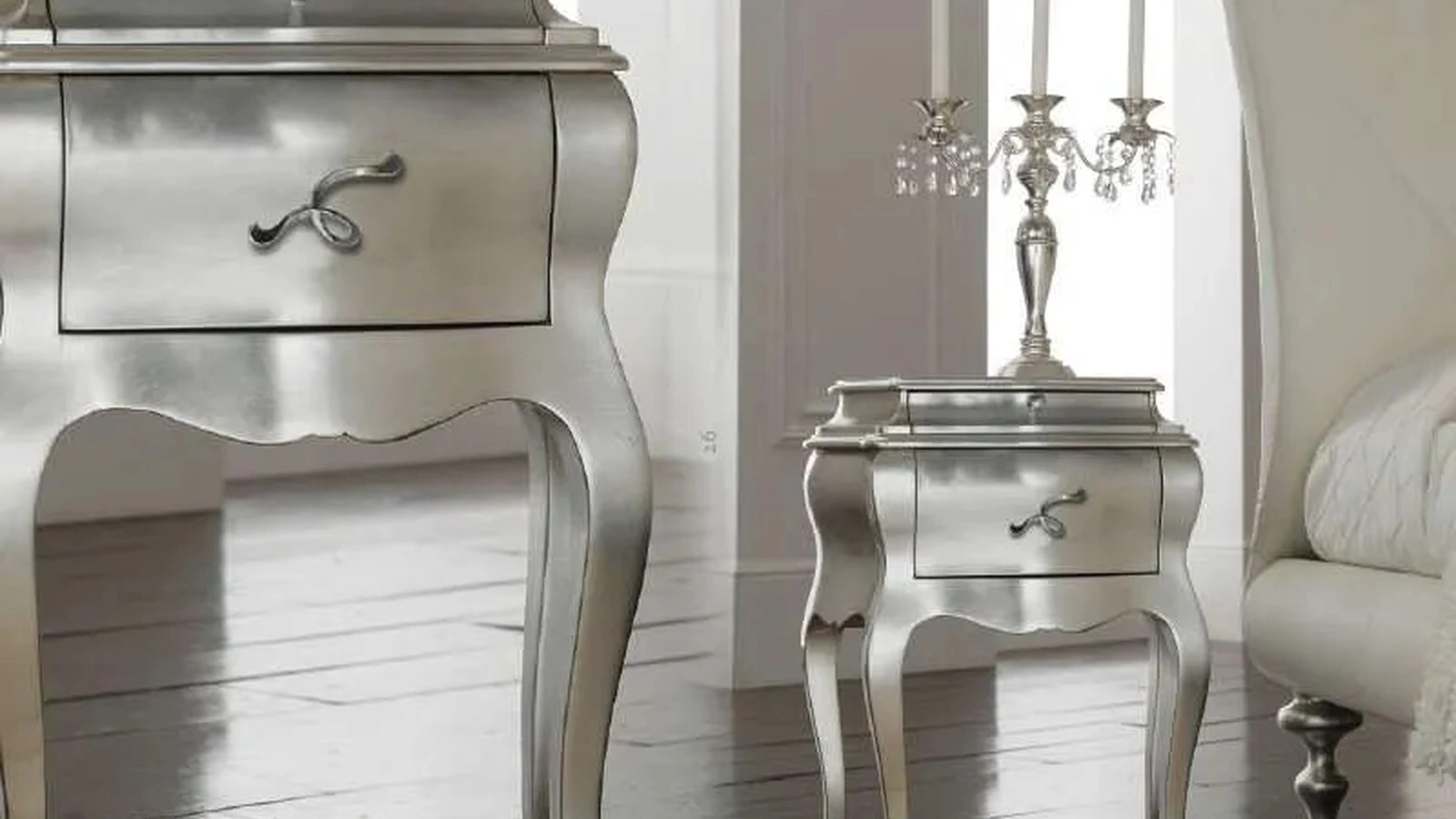 Comodino Zara in legno massello laccato di Florentiabed