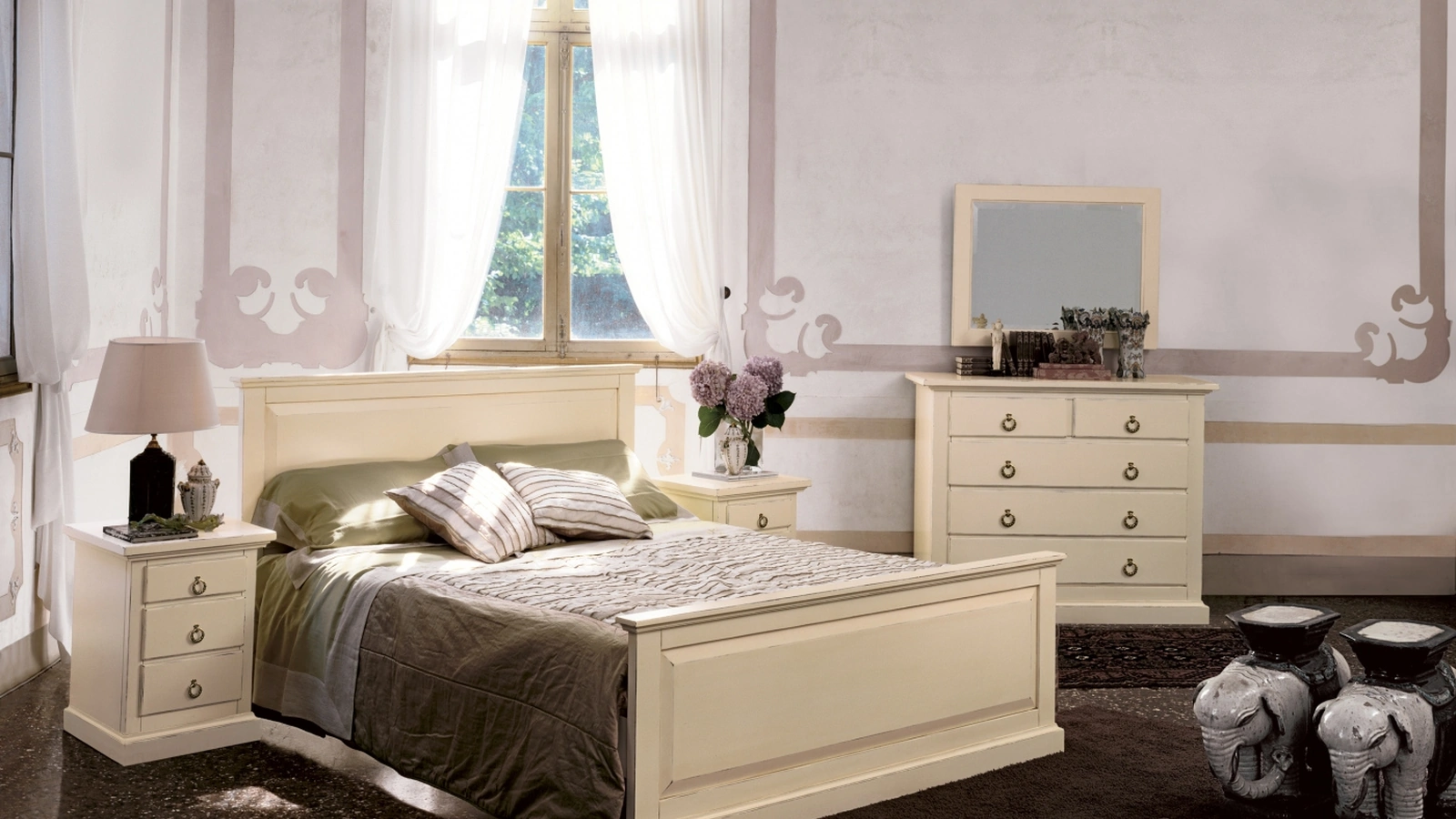 Letto in legno anticato color avorio con testiera Amedina di Tonin Casa 