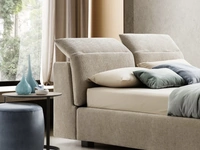 Letto in tessuto imbottito con testiera reclinabile Apollo di Le Comfort