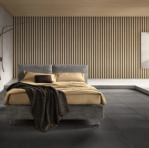 Letto con struttura in legno rivestita in tessuto con testiera regolabile Form di Bside