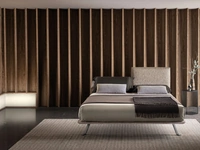 Letto in tessuto imbottito con testiera regolabile Just di Bside