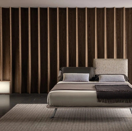 Letto in tessuto imbottito con testiera regolabile Just di Bside