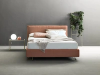 Letto moderno in tessuto con testiera Piping di Bside
