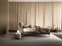 Letto in tessuto imbottito con testiera trapuntata Stick di Bside