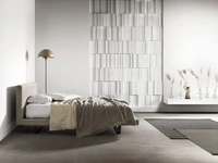 Letto matrimoniale con testiera in tessuto trapuntato Tiny di Bside