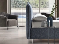 Letto con testiera in tessuto imbottito Catlin di Le Comfort