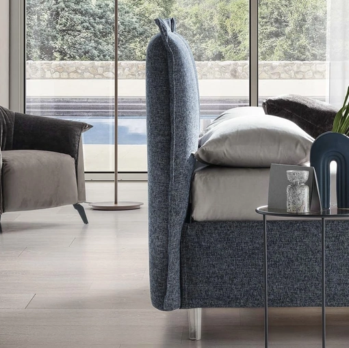 Letto con testiera in tessuto imbottito Catlin di Le Comfort