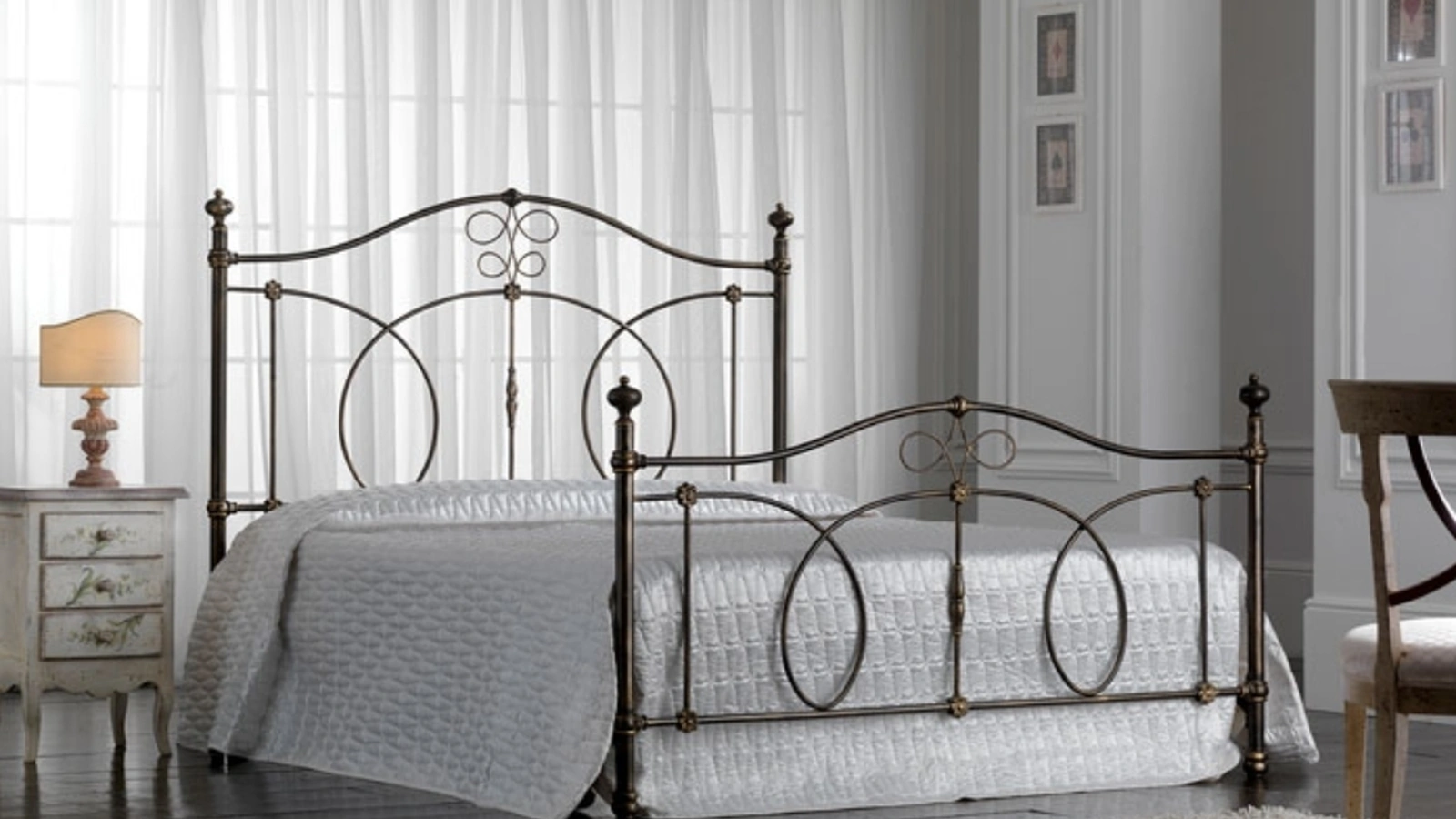 Letto matrimoniale in ferro battuto finitura Nero e Oro Giada di Florentiabed