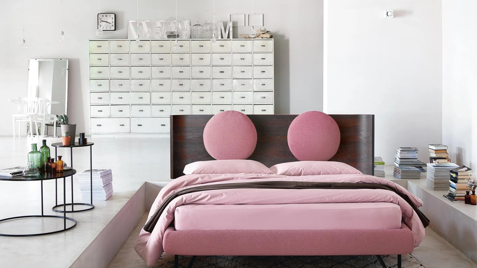 Letto Hugh One con testiera in Noce di Noctis