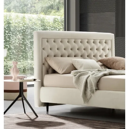 Letto Monet imbottito e trapuntato di Le Comfort