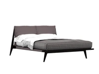 Letto in legno massello con testiera imbottita Nautilus di Tonin Casa