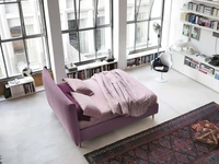 Letto moderno, in tessuto imbottito, con testiera Osaka di Noctis