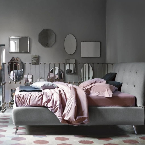 Letto in tessuto imbottito con testiera Paco di Noctis