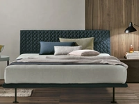 Letto Seven Plus con testiera trapuntata di Tomasella