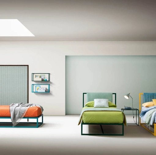 Letto singolo con struttura in metallo verniciato e testiera in tessuto imbottito Frame di Bside