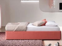 Letto Pervinca in tessuto con letto estraibile di Le Comfort