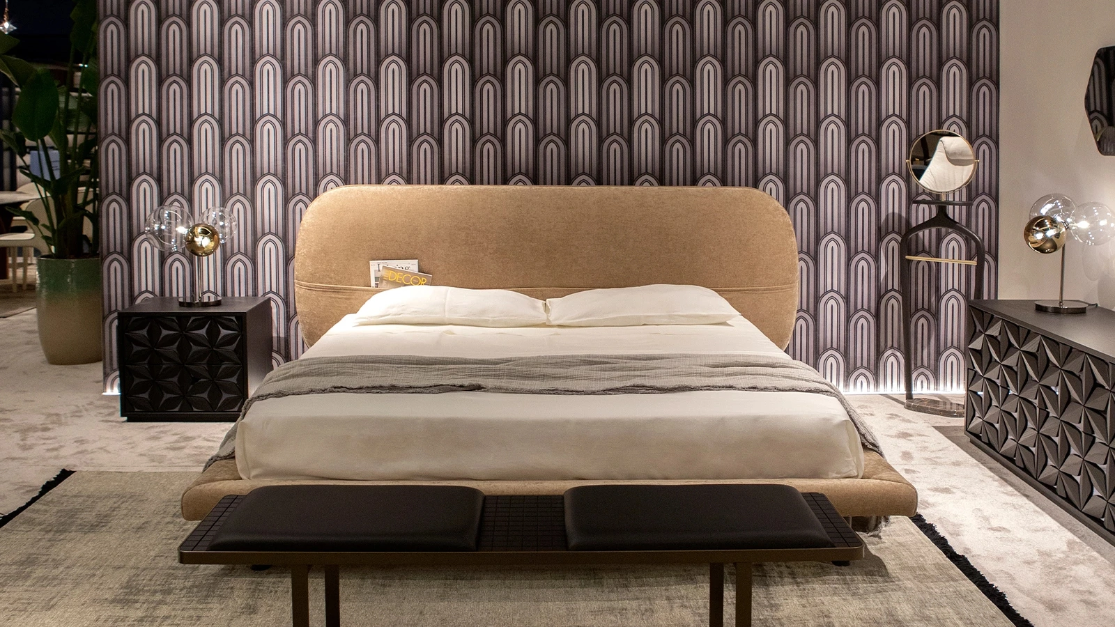 Letto in velluto con testiera Dan di Tonin Casa