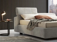 Letto con testiera reclinabile in tessuto imbottito Tower di Le Comfort