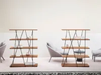 Libreria Matassa con ripiani in legno e struttura in metallo laccato di Miniforms