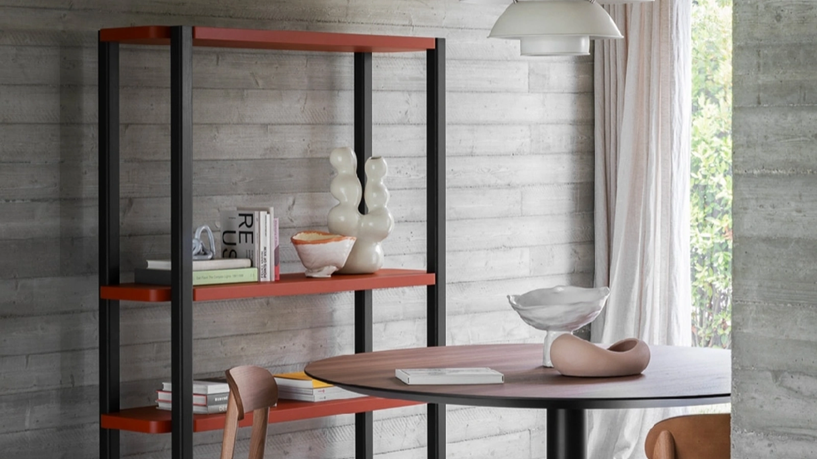 Libreria componibile Palinfrasca con ripiani in laccato opaco e struttura in Frassino Nero di Miniforms